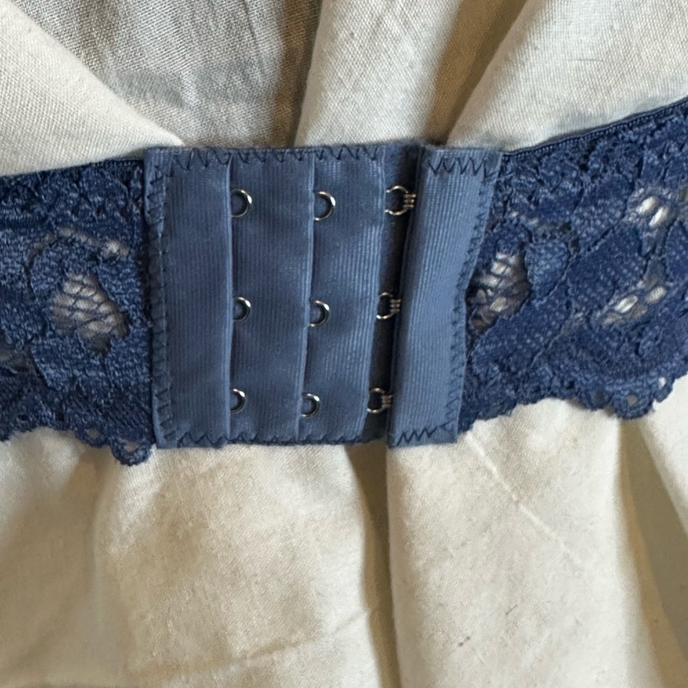 Women's Lace-Overlay Push-Up Bra - Picture 4 of 6